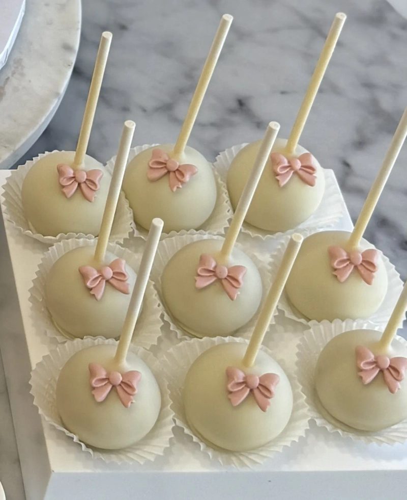 CAKE POPS WITH PINK BOW - 6 pcs